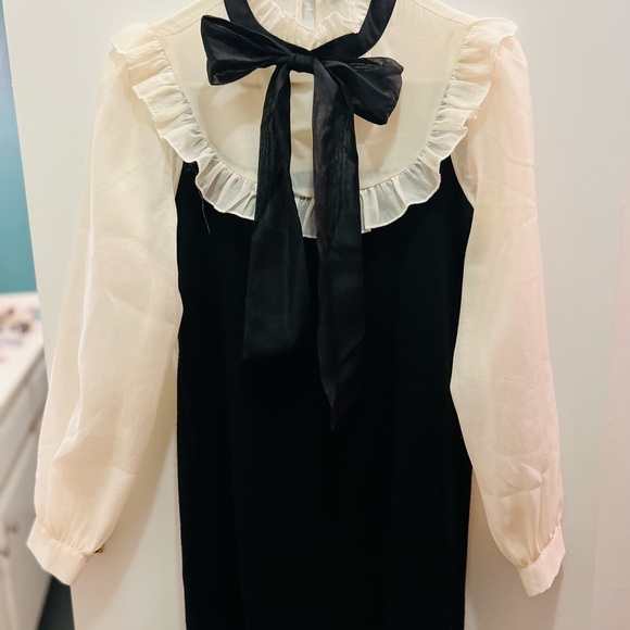 Forever 21 knit shirt dress black and white with sheer sleeves.  New with tags - Picture 2 of 2